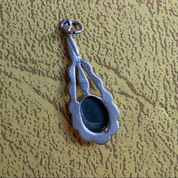 Small Gothic Vintage Black Silver pendant - Picture 7 of 9